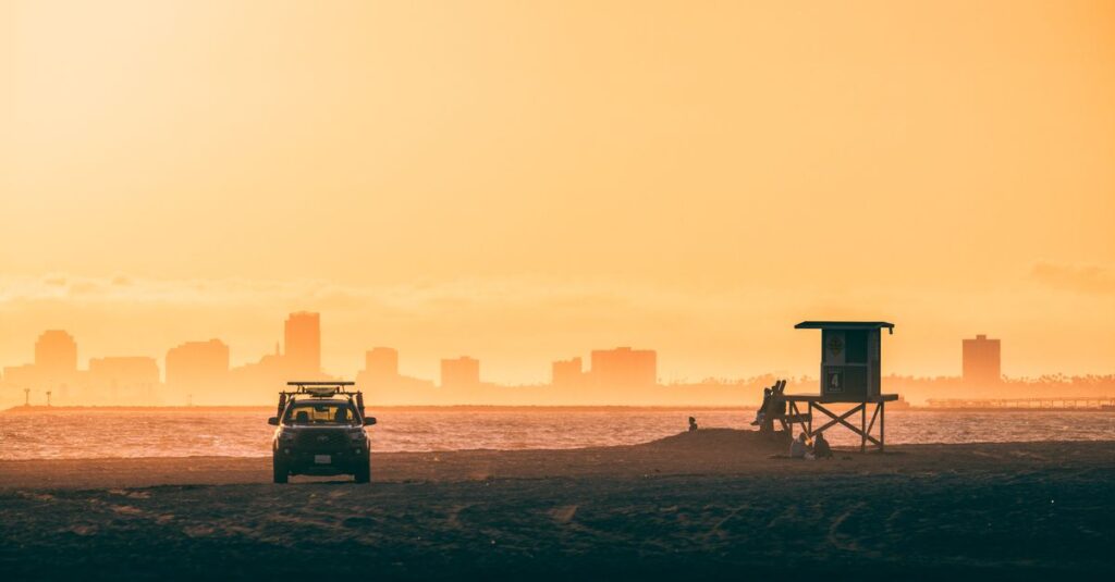 Manhattan Beach, CA skyline
